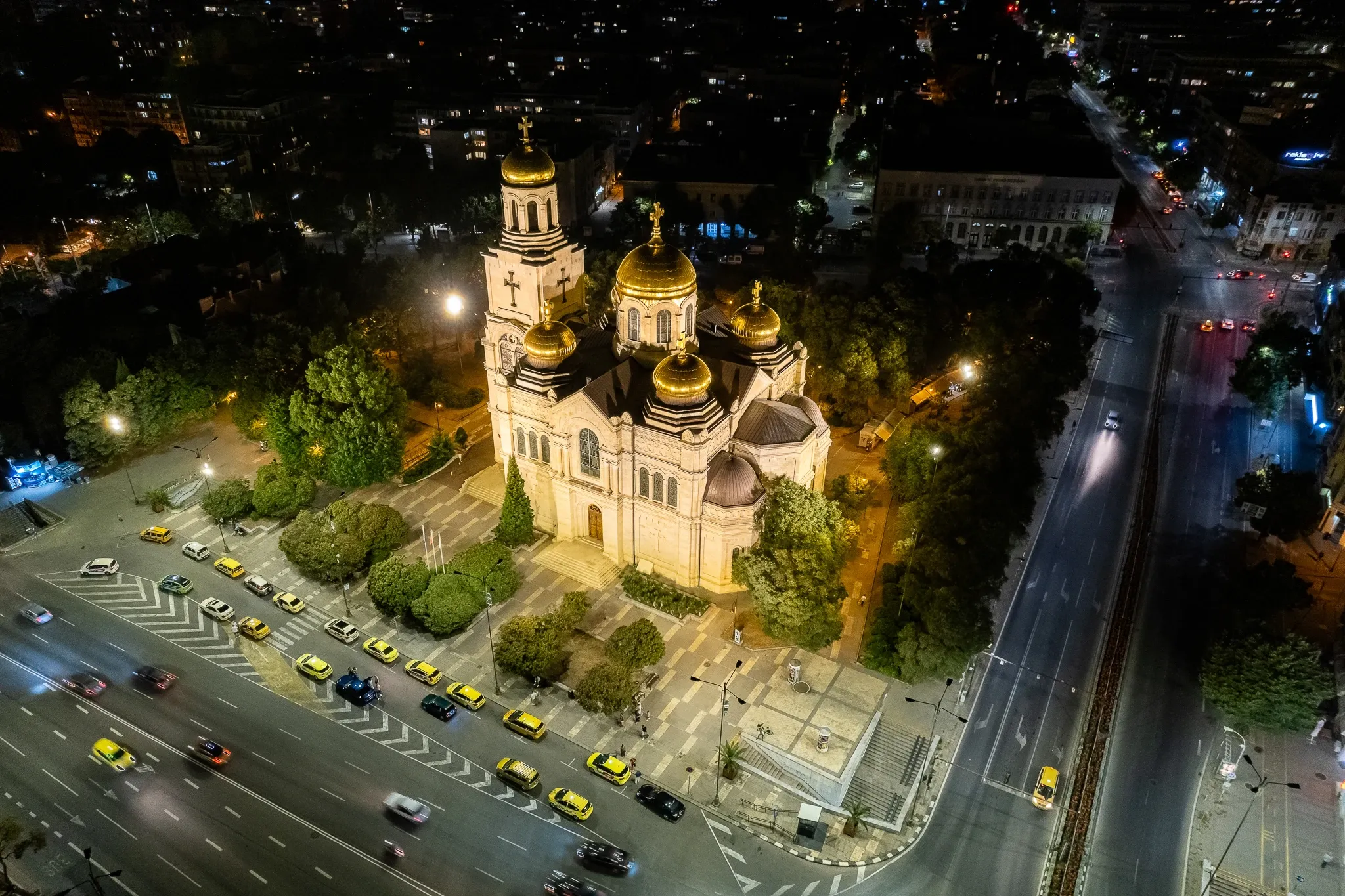 Катедрала „Св. Успение Богородично“ — Архитектурно осветление