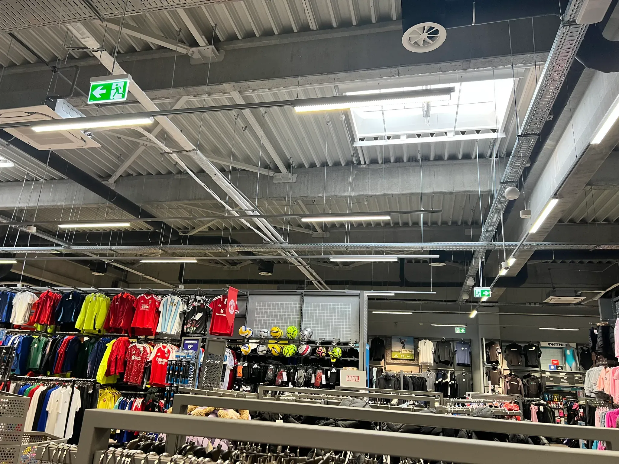 Sports Direct Sofia — Търговско осветление